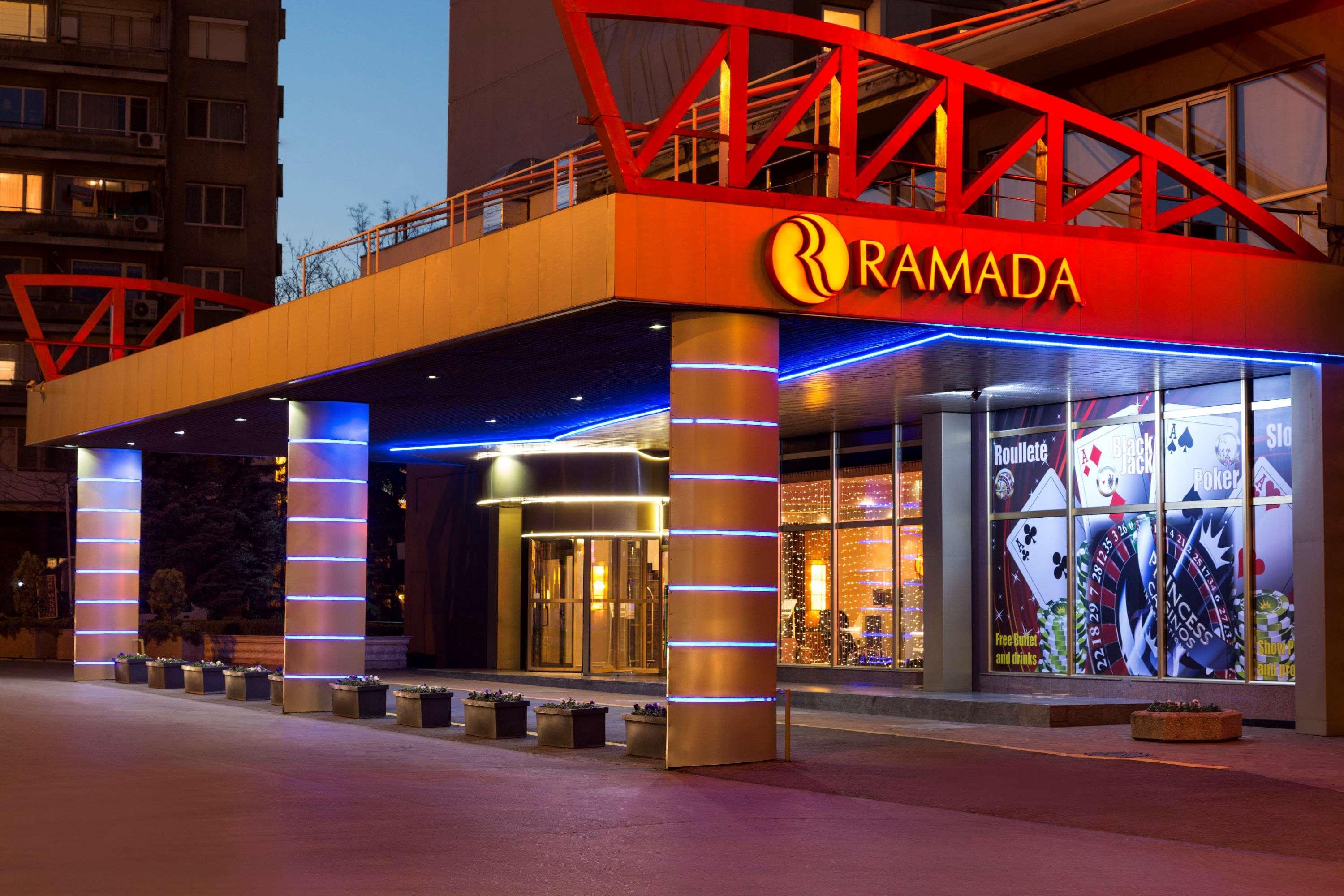 Ramada By Wyndham Sofia City Center Экстерьер фото